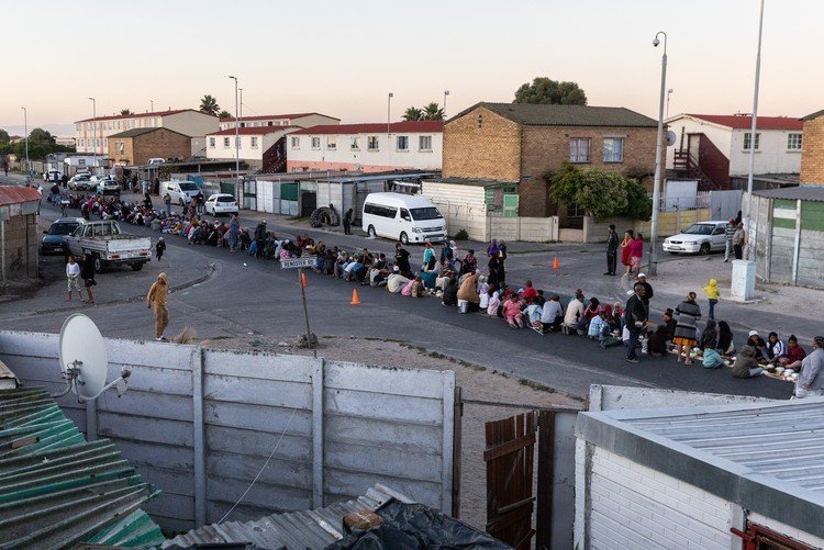 Neighbours preparing to break the Ramadan fast together
